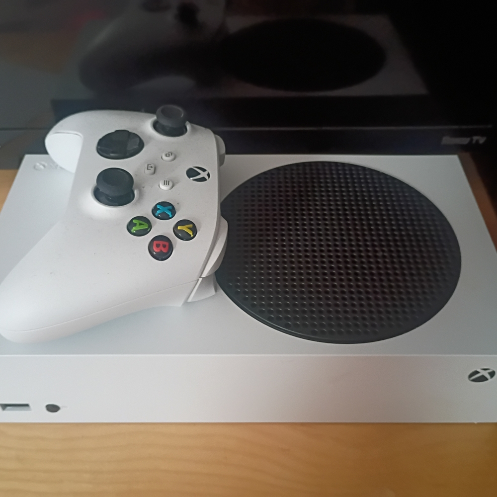 Series S Console with White Controller
